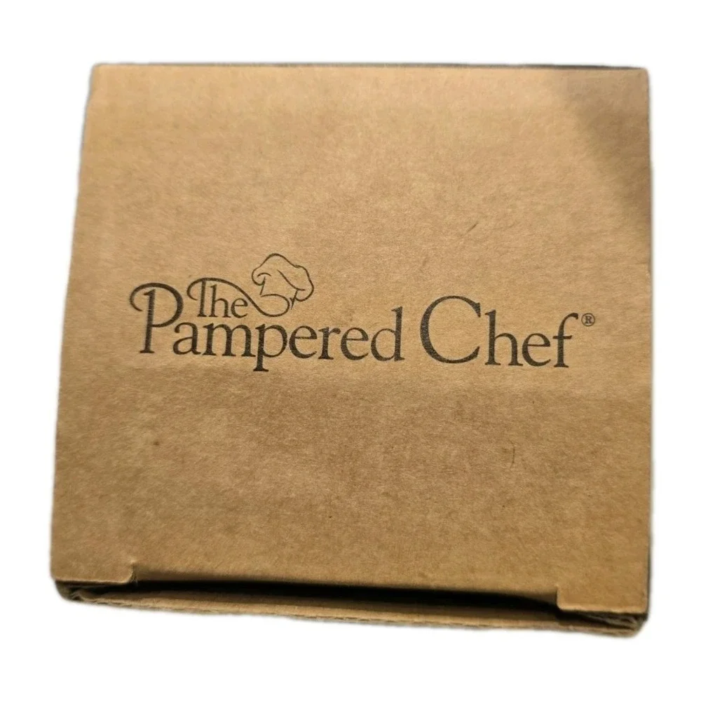 NEW!  Pampered‎ Chef #1124 Food Holder For Microplane Shredder Grater